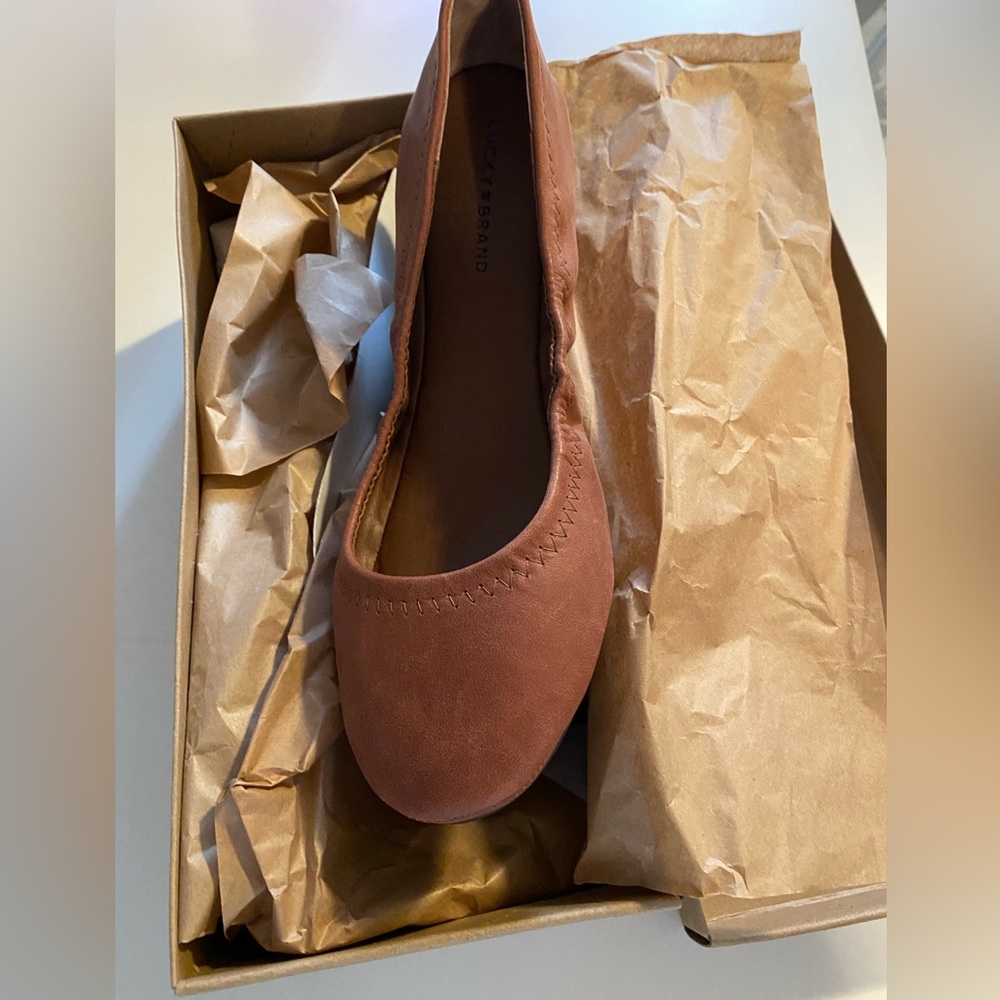 Lucky brand flats..brand new never worn.